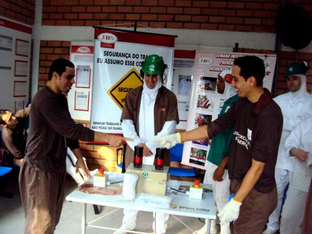 Sipat na JBS: atividades alertam para cuidados com a segurança no trabalho 1 Sipat na JBS: atividades alertam para cuidados com a segurança no trabalho