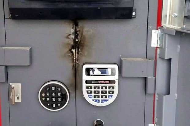 Caixa eletrônico sofre tentativa de arrombamento no Caravaggio 1 Caixa eletrônico sofre tentativa de arrombamento no Caravaggio