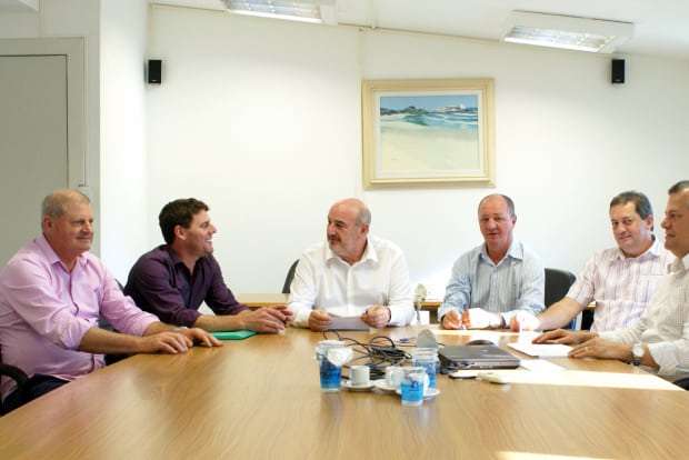 Vereadores se reúnem com presidente da Casan para solicitar recursos