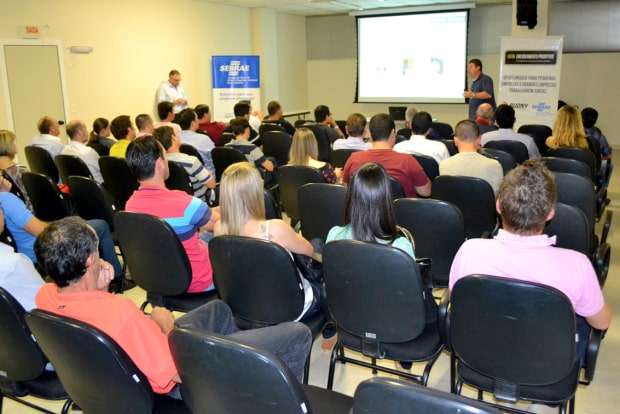 Palestra capacita e orienta trabalhadores do setor metal-mecânico