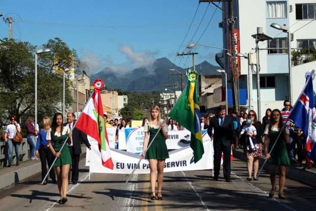 Desfile Cívico de Nova Veneza apresenta tema “Eu vim para servir” 1 Desfile Cívico de Nova Veneza apresenta tema “Eu vim para servir”