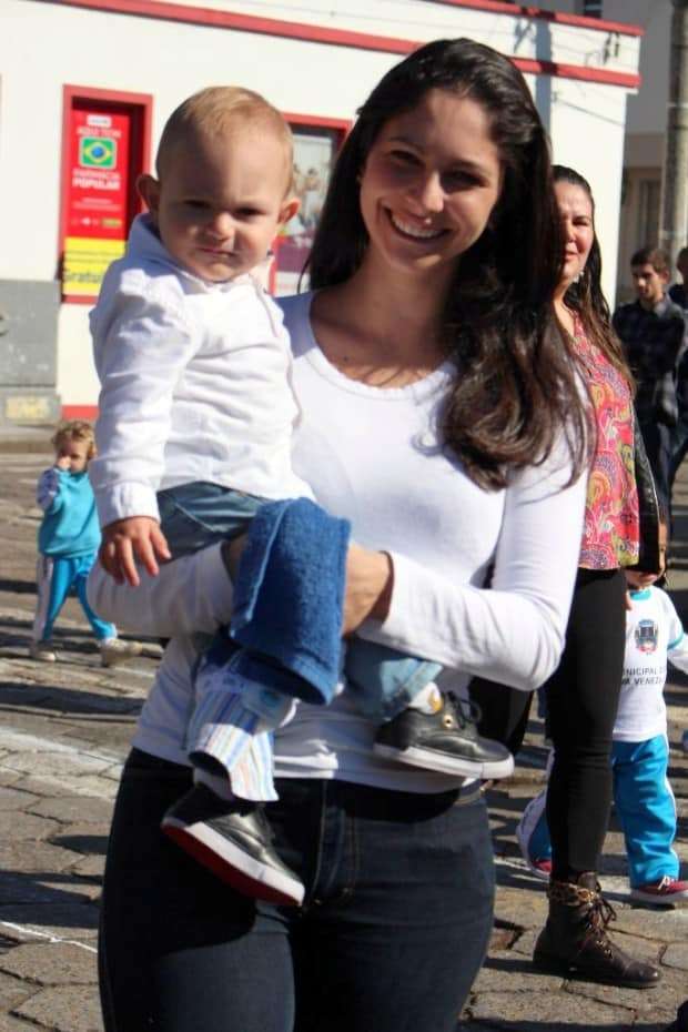 Desfile Cívico de Nova Veneza apresenta tema “Eu vim para servir”