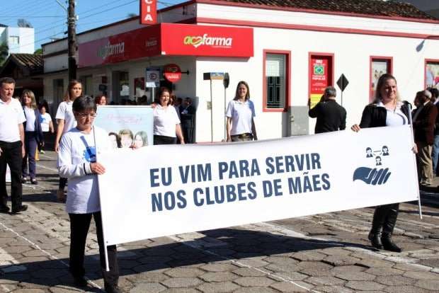Desfile Cívico de Nova Veneza apresenta tema “Eu vim para servir”