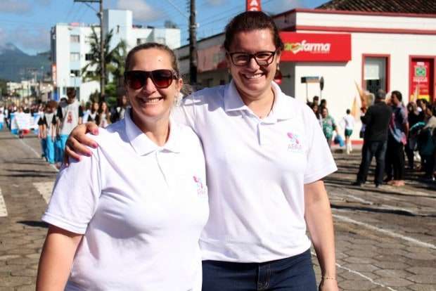 Desfile Cívico de Nova Veneza apresenta tema “Eu vim para servir”