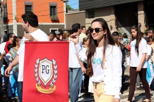 Desfile Cívico de Nova Veneza apresenta tema “Eu vim para servir”