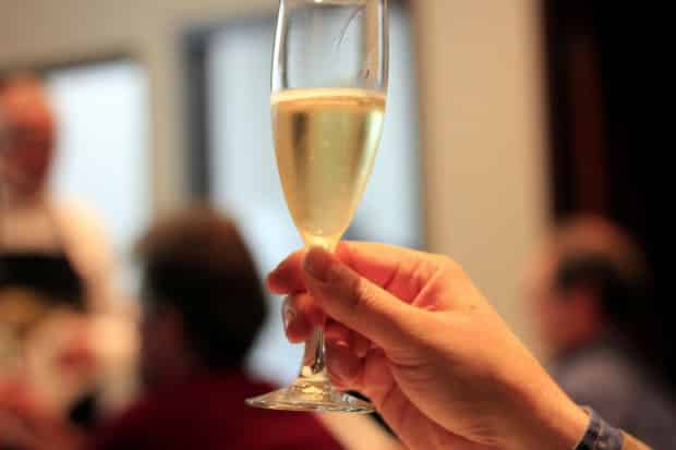 Confraria Pan & Vin comemora quatro anos em confraternização na Casa Savoia