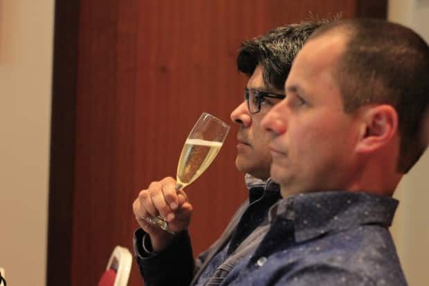 Confraria Pan & Vin comemora quatro anos em confraternização na Casa Savoia