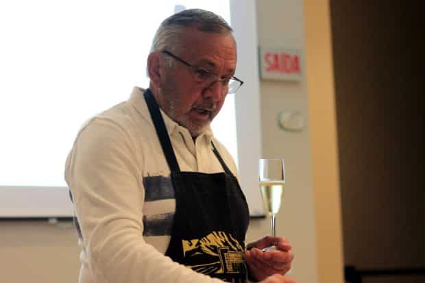Confraria Pan & Vin comemora quatro anos em confraternização na Casa Savoia