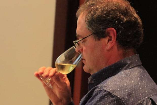 Confraria Pan & Vin comemora quatro anos em confraternização na Casa Savoia