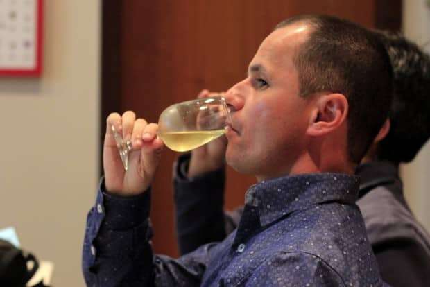 Confraria Pan & Vin comemora quatro anos em confraternização na Casa Savoia