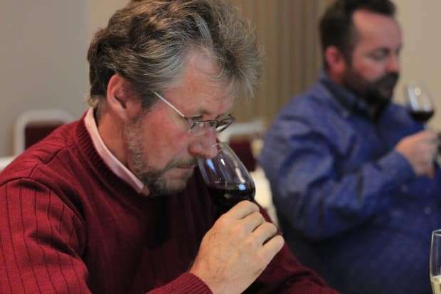 Confraria Pan & Vin comemora quatro anos em confraternização na Casa Savoia