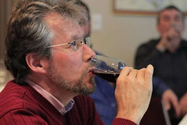 Confraria Pan & Vin comemora quatro anos em confraternização na Casa Savoia