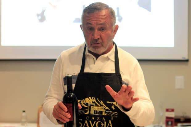 Confraria Pan & Vin comemora quatro anos em confraternização na Casa Savoia