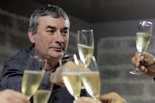 Confraria Pan & Vin comemora quatro anos em confraternização na Casa Savoia