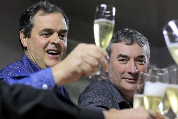 Confraria Pan & Vin comemora quatro anos em confraternização na Casa Savoia