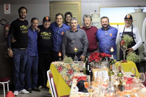 Confraria Pan & Vin comemora quatro anos em confraternização na Casa Savoia 1 Confraria Pan & Vin comemora quatro anos em confraternização na Casa Savoia