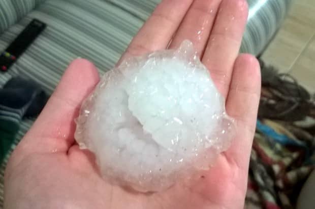 Chuva de granizo atinge Nova Veneza no final da noite desta quinta-feira