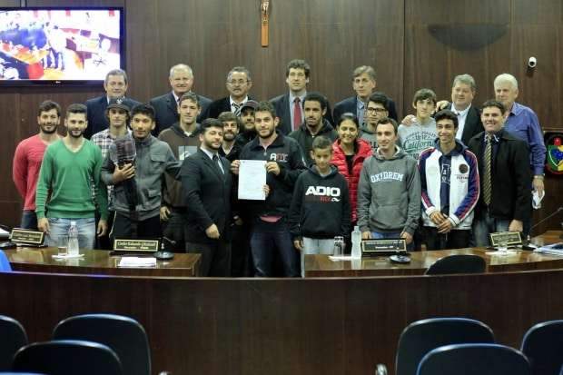 Aprovada Moção de Aplauso ao Conselho Municipal da Juventude de Nova Veneza 1 Aprovada Moção de Aplauso ao Conselho Municipal da Juventude de Nova Veneza