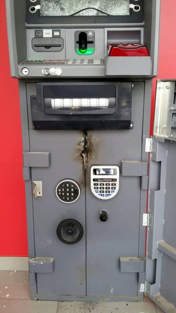 Caixa eletrônico sofre tentativa de arrombamento no Caravaggio 5 Caixa eletrônico sofre tentativa de arrombamento no Caravaggio