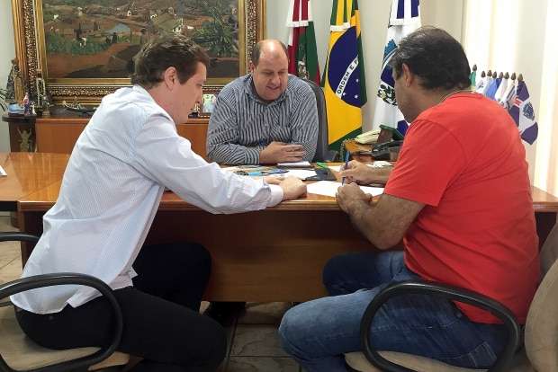 Aroldo Frigo Junior apresenta emendas ao projeto de lei das bolsas de estudos 1 Aroldo Frigo Junior apresenta emendas ao projeto de lei das bolsas de estudos