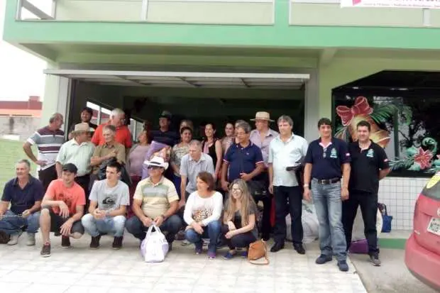 Avicultores e trabalhadores seguem para São Paulo em ato contra a JBS Foods