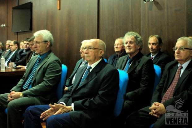 Câmara de Vereadores homenageia idosos e ex-vereadores