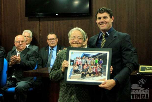 Câmara de Vereadores homenageia idosos e ex-vereadores