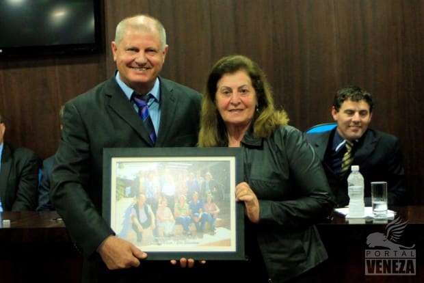 Câmara de Vereadores homenageia idosos e ex-vereadores