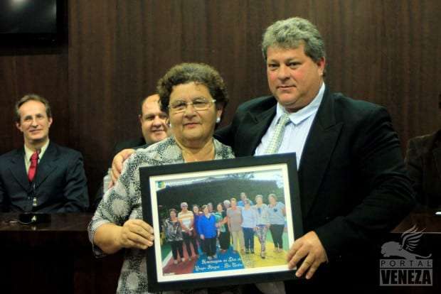 Câmara de Vereadores homenageia idosos e ex-vereadores