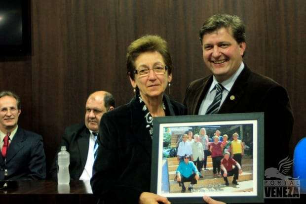 Câmara de Vereadores homenageia idosos e ex-vereadores