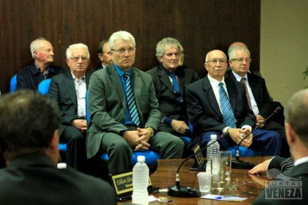 Câmara de Vereadores homenageia idosos e ex-vereadores
