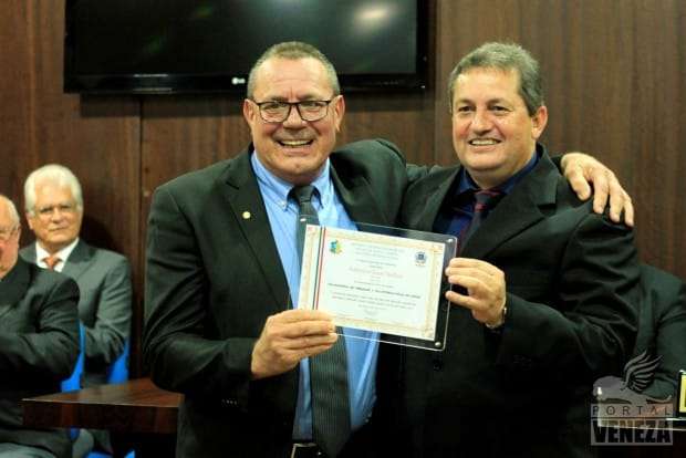 Câmara de Vereadores homenageia idosos e ex-vereadores