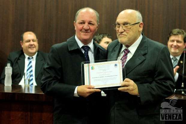 Câmara de Vereadores homenageia idosos e ex-vereadores