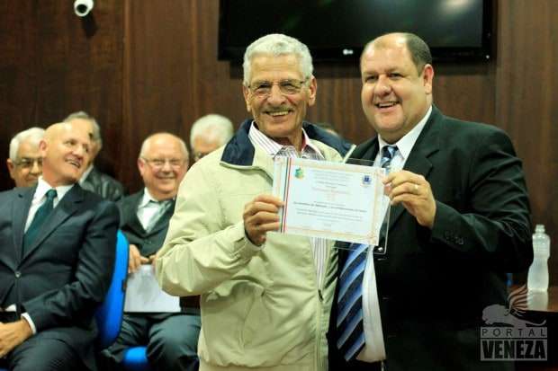 Câmara de Vereadores homenageia idosos e ex-vereadores