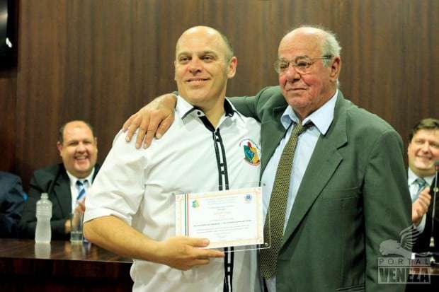 Câmara de Vereadores homenageia idosos e ex-vereadores