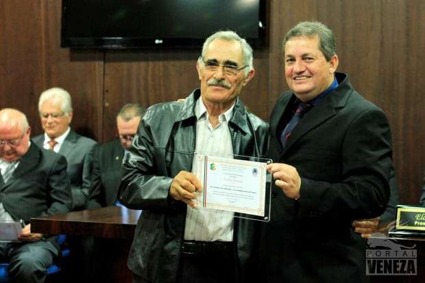 Câmara de Vereadores homenageia idosos e ex-vereadores