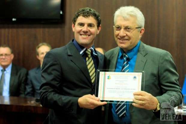 Câmara de Vereadores homenageia idosos e ex-vereadores