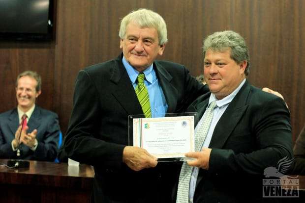 Câmara de Vereadores homenageia idosos e ex-vereadores