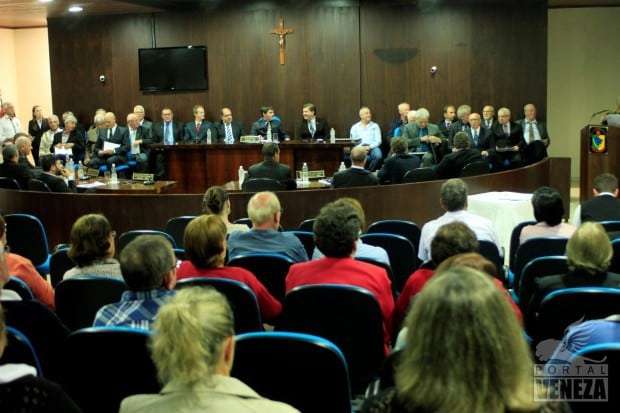 Câmara de Vereadores homenageia idosos e ex-vereadores