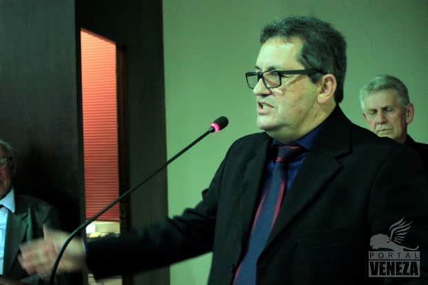 Câmara de Vereadores homenageia idosos e ex-vereadores