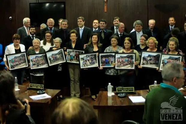 Câmara de Vereadores homenageia idosos e ex-vereadores