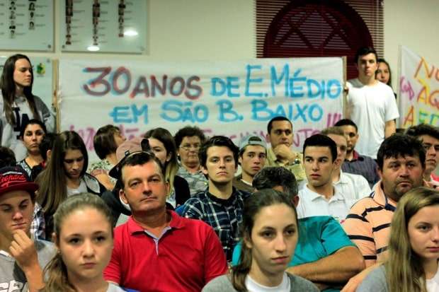 Alunos lotam Câmara de Vereadores contra fechamento de turmas 1 Alunos lotam Câmara de Vereadores contra fechamento de turmas