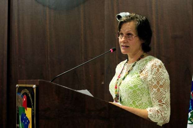 Alunos lotam Câmara de Vereadores contra fechamento de turmas