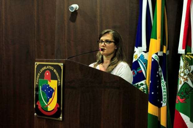 Alunos lotam Câmara de Vereadores contra fechamento de turmas