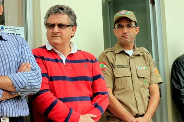 José Milton Scheffer faz entrega oficial da UTI Móvel