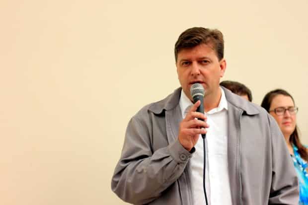 José Milton Scheffer faz entrega oficial da UTI Móvel
