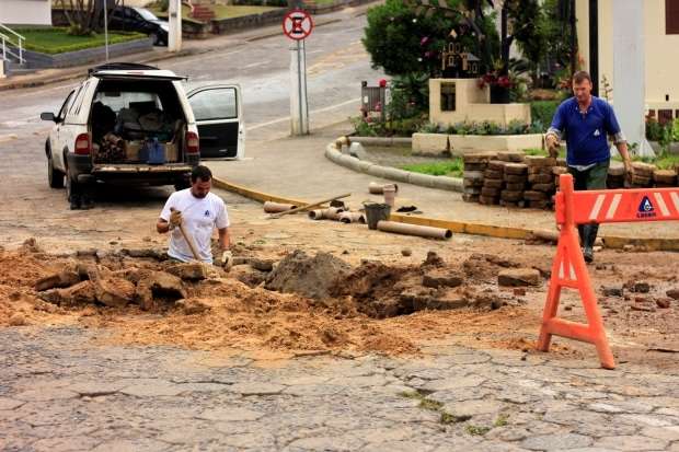 Tubulação rompe e distrito de Caravaggio fica sem água por mais de 10 horas