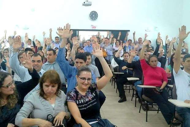 Bancários aprovam proposta e atendimento normaliza na terça-feira 1 Bancários aprovam proposta e atendimento normaliza na terça-feira
