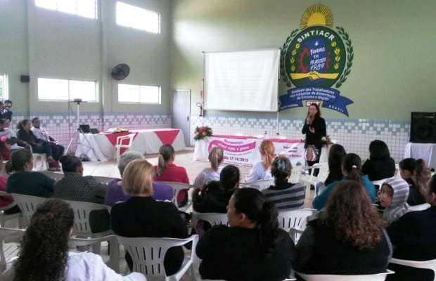 Mais de 120 mulheres do Sintiacri debatem sobre o Outubro Rosa 1 Mais de 120 mulheres do Sintiacri debatem sobre o Outubro Rosa
