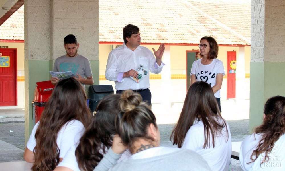 Programa inovador financia estudo de jovens carentes 1 Programa inovador financia estudo de jovens carentes